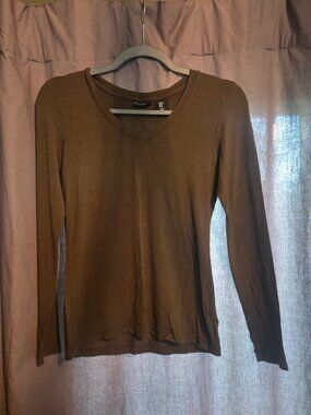 Willi Smith Long Sleeve V neck top. Olive/Army Green. XS